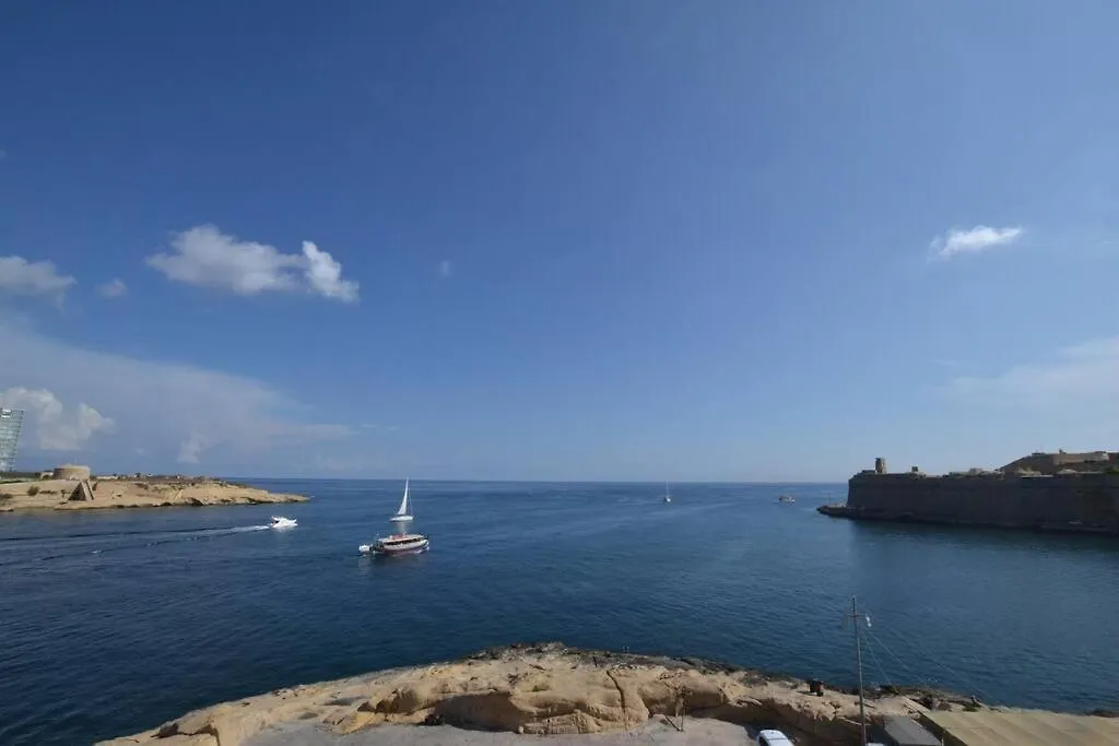 Apartment Vallettadreamsuites Groud Floor Shared Sea View Rooof Terrace